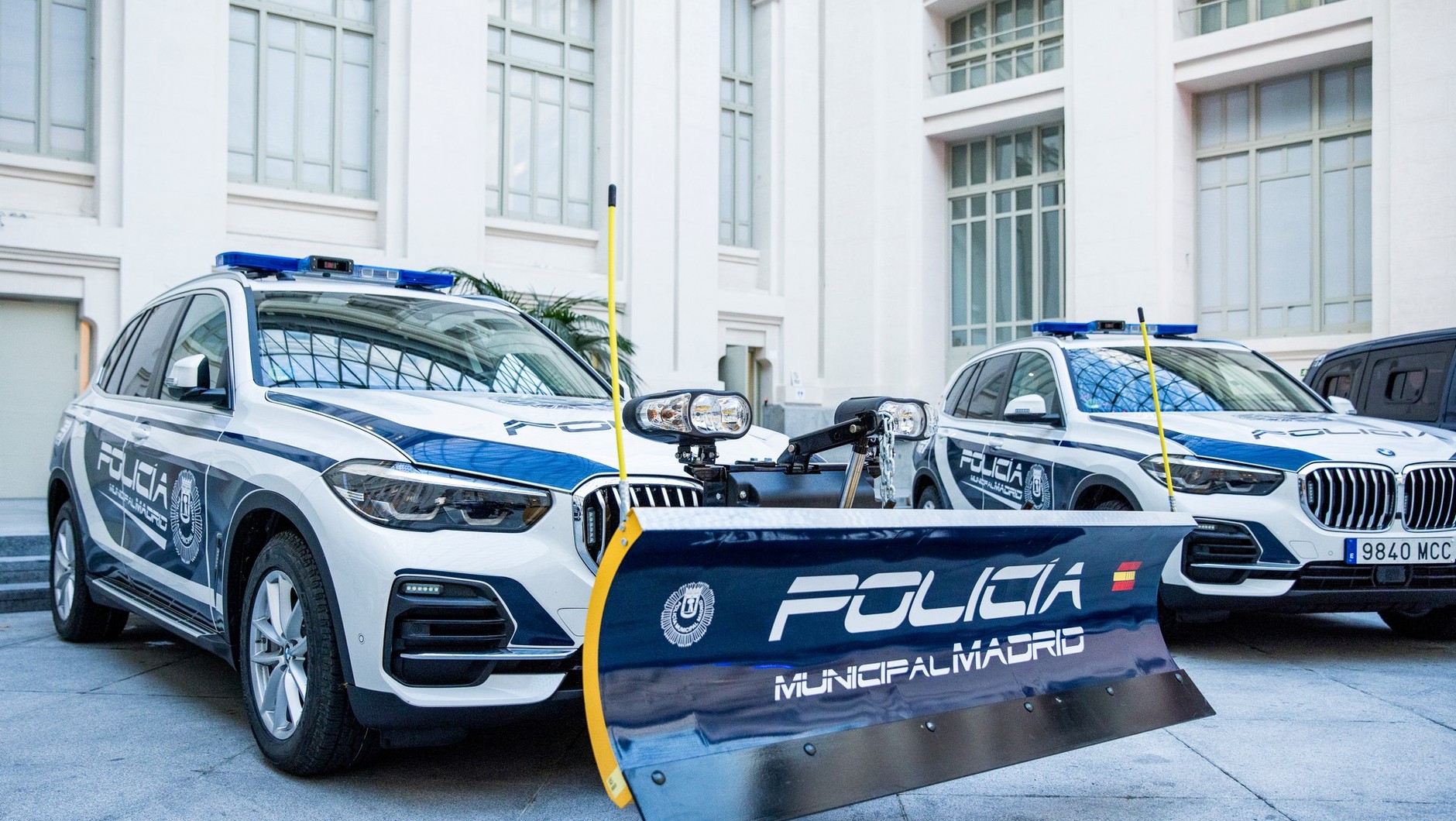 BMW X5 z pługiem do odśnieżania? Tylko w Hiszpanii!