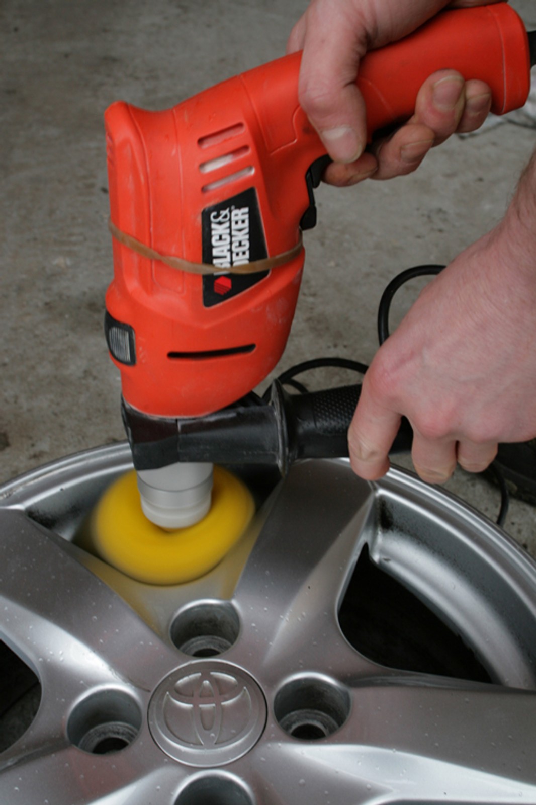 Felgi zawsze czyste - Czyszczenie felg z zapieczonego nalotu