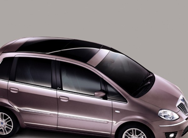 Lancia Musa - Makijaż ślicznotki