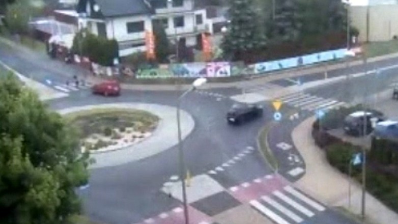 Potrącił dziecko na przejściu i odjechał. Policja poszukuje kierowcy