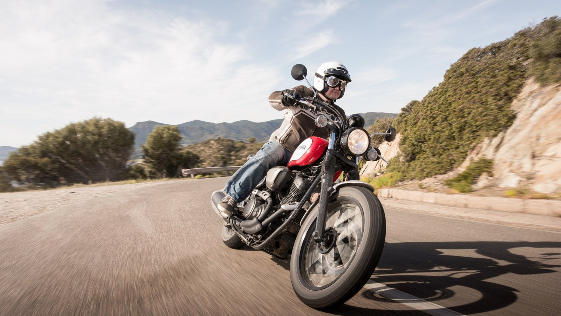Yamaha SCR 950 na drodze