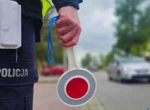 18-latek nawet nie wyjechał z parkingu. Dostał 30 punktów karnych [WIDEO]