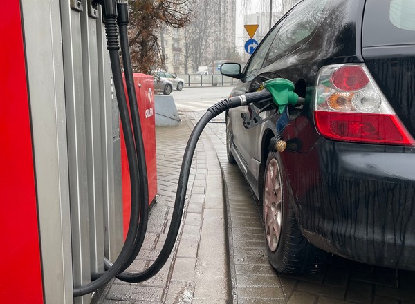 Ceny paliw w Polsce. Po ponad miesiącu podwyżek nareszcie widoczny spadek