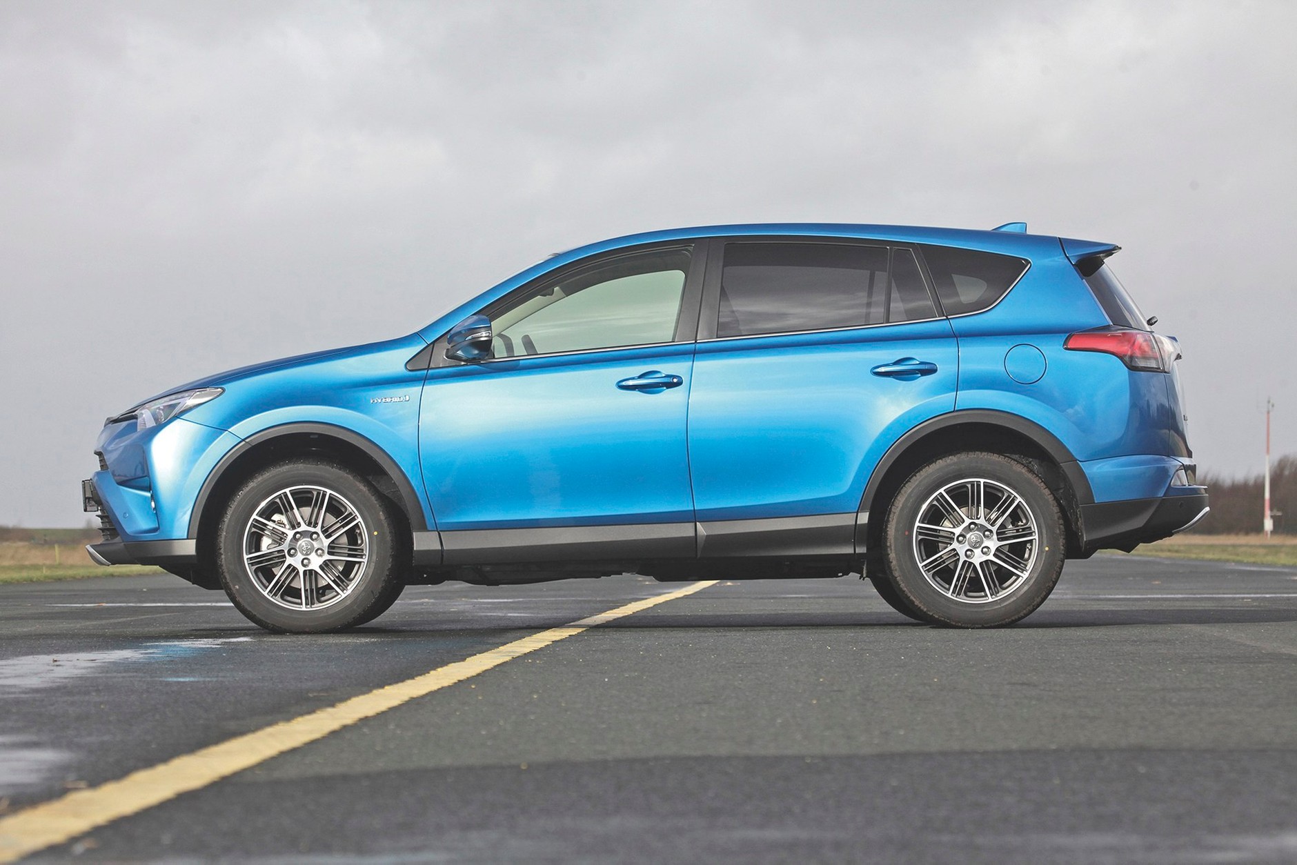 Hybrydowi pogromcy diesli - Mitsubishi Outlander PHEV i Toyota RAV4 Hybrid