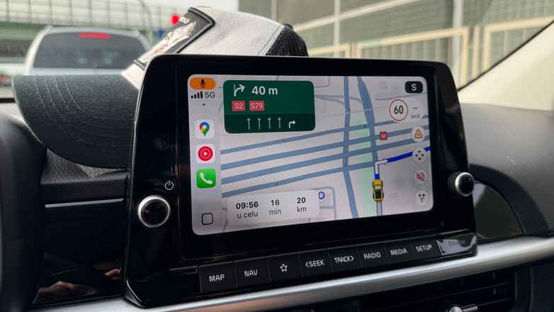 Google Maps w Apple CarPlay