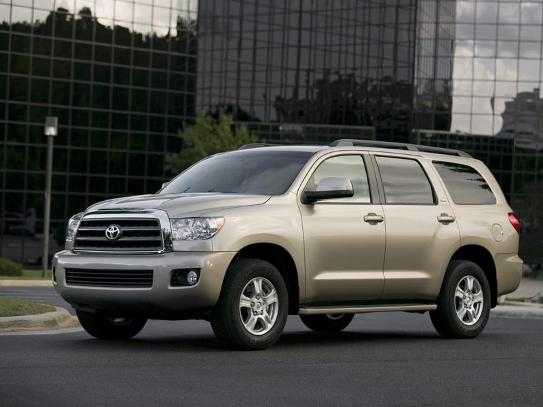 Toyota Sequoia: ani full-size SUV Toyoty nie musi być hybrydą
