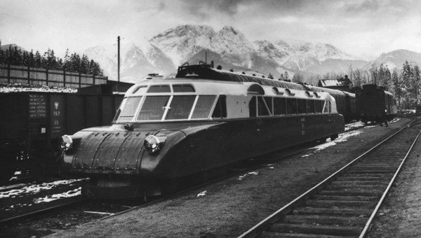 „Torpeda podhalańska" na dworcu kolejowym w Zakopanem (zdjęcie z 1936 r.)