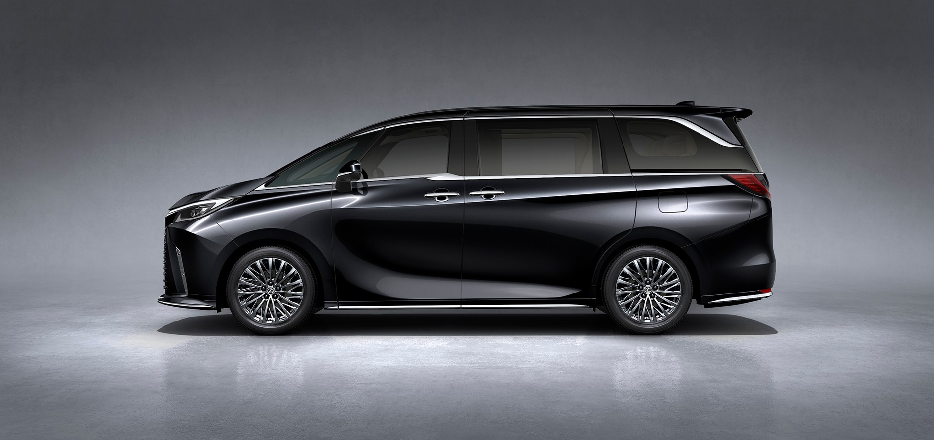 Lexus LM 350h. Ekskluzywny van z Azji debiutuje w Europie