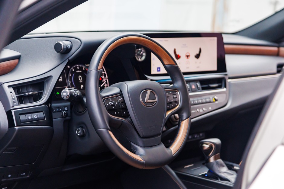 2024 Lexus ES300h