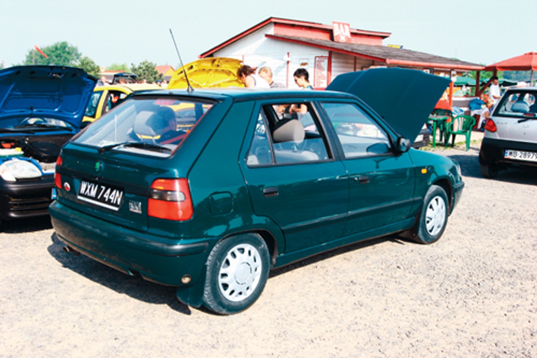 Sprawdziliśmy jakie zalety mają auta z czarnymi tablicami rejestracyjnymi?