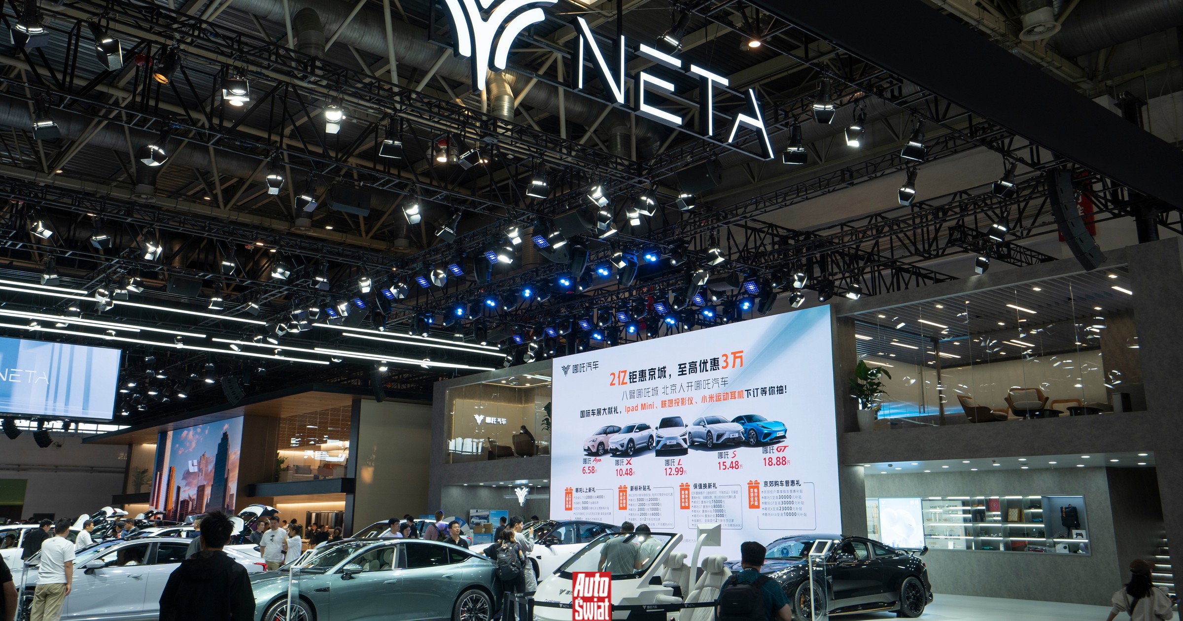 Niechciane auta schodzą za jedną czwartą ceny. Tak rozlewa się kryzys na rynku motoryzacyjnym w Chinach