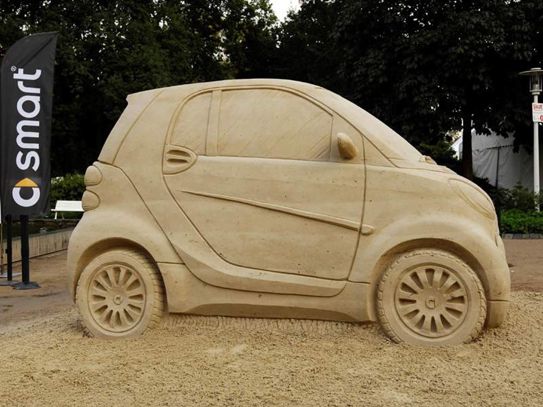 Plażowa premiera nowego Smart ForTwo