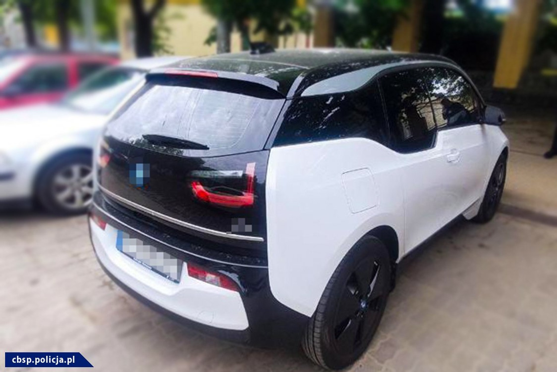 Wyłudzali luksusowe samochody i sprzedawali je na Ukrainie