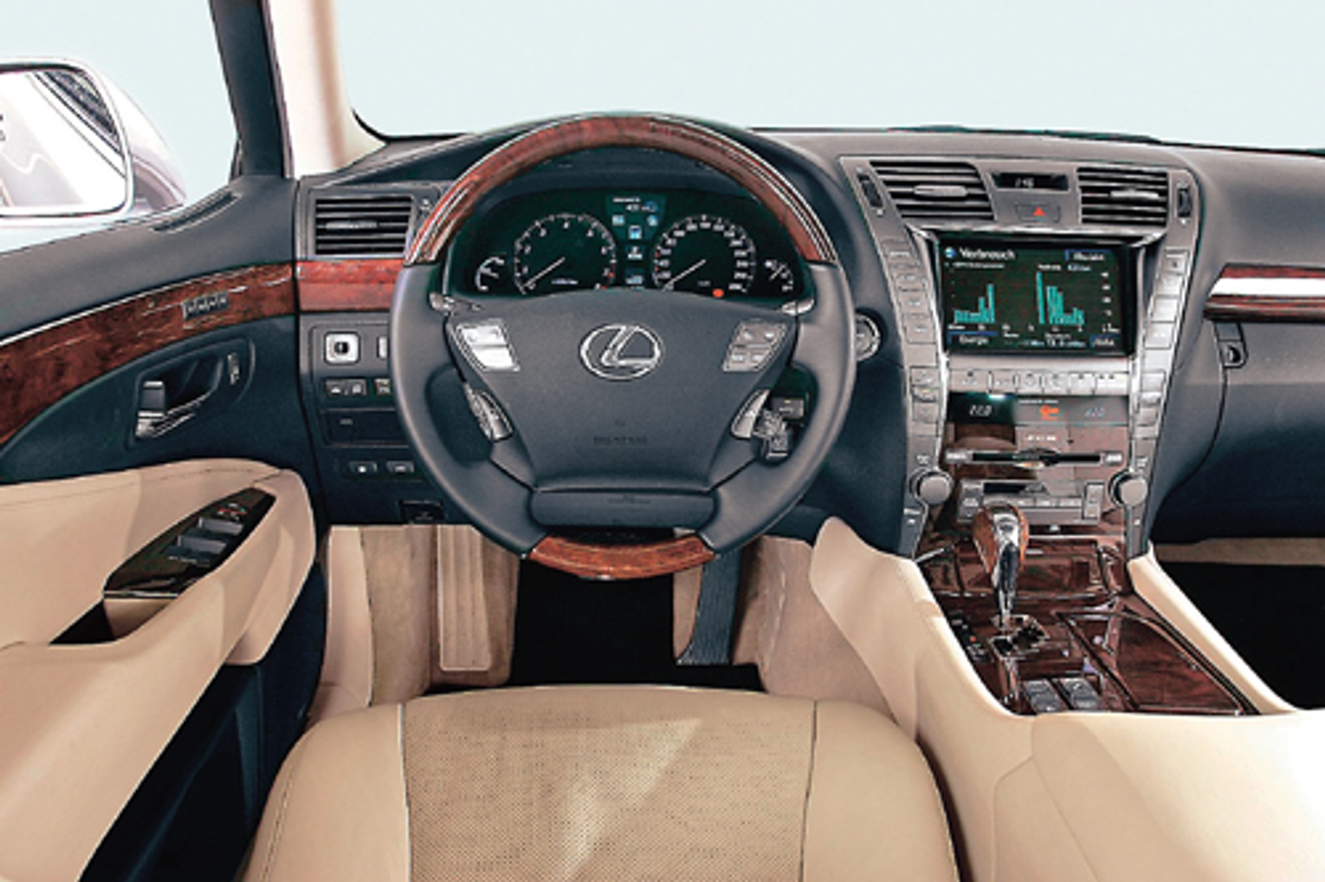 Audi A8, Mercedes klasy S, BMW 7 kontra Lexus LS 600h - Z widokiem na sukces