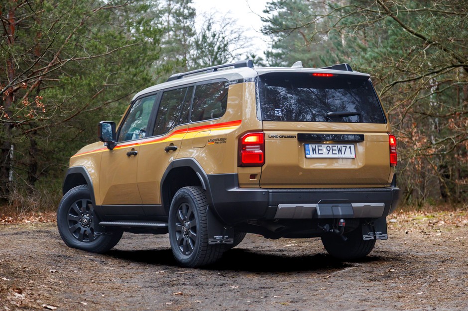 Jeep Wrangler vs Toyota Land Cruiser