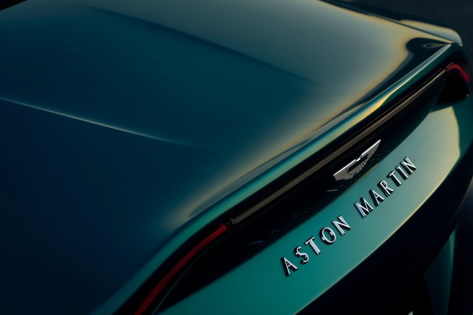 Aston Martin V12 Vantage Roadster