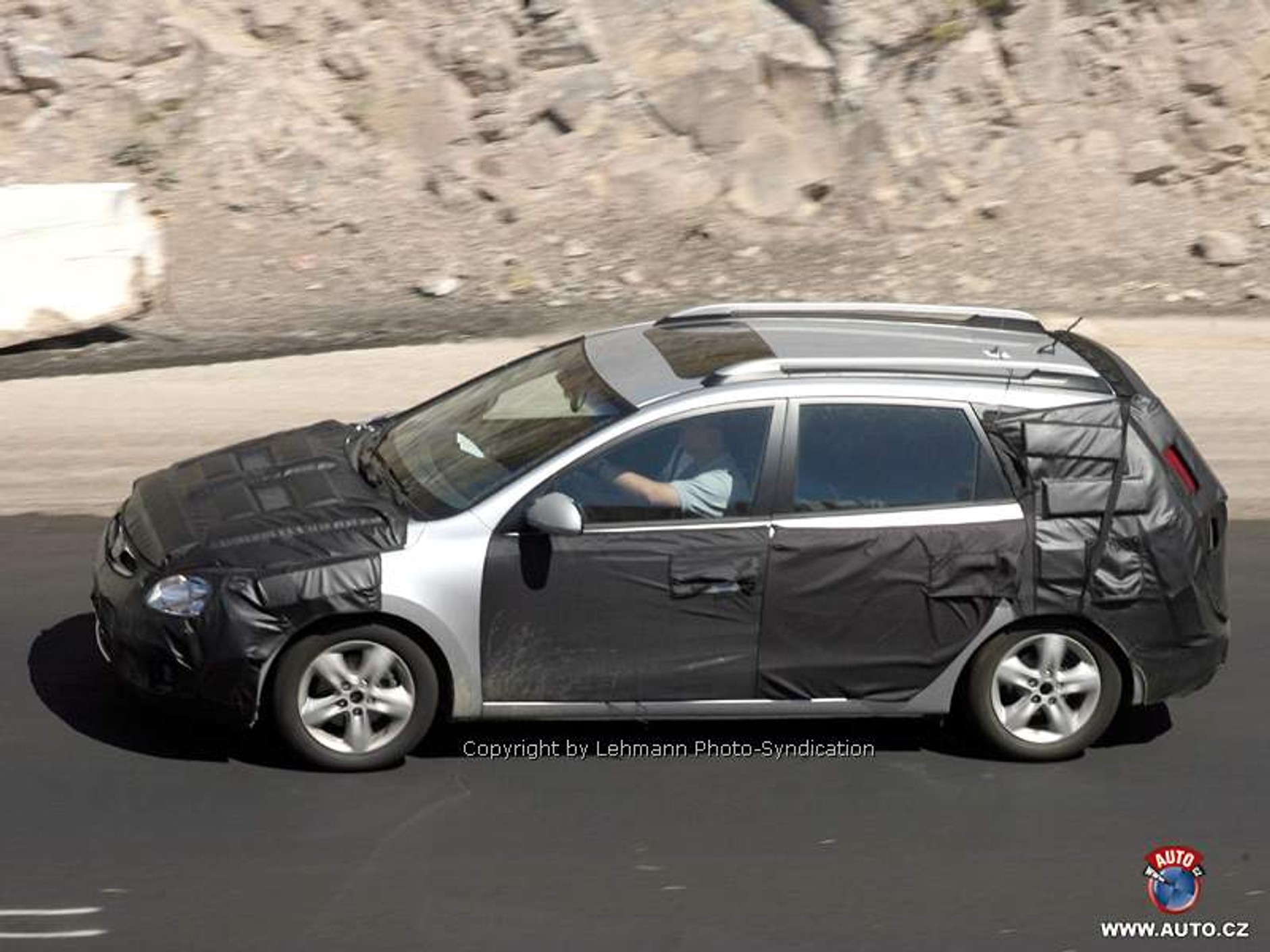 Zdjęcia szpiegowskie: cztery nowe modele Hyundaia