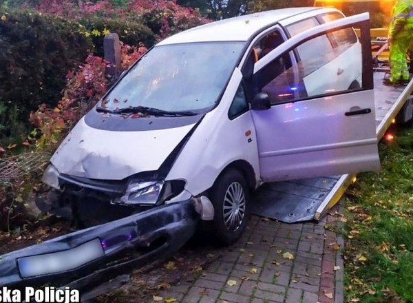 Bez prawa jazdy i „na haju” uciekał przed policją [Nagranie]