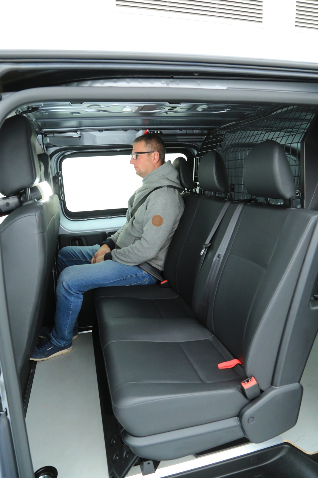 Opel Vivaro Furgon 2.0 D 122 KM