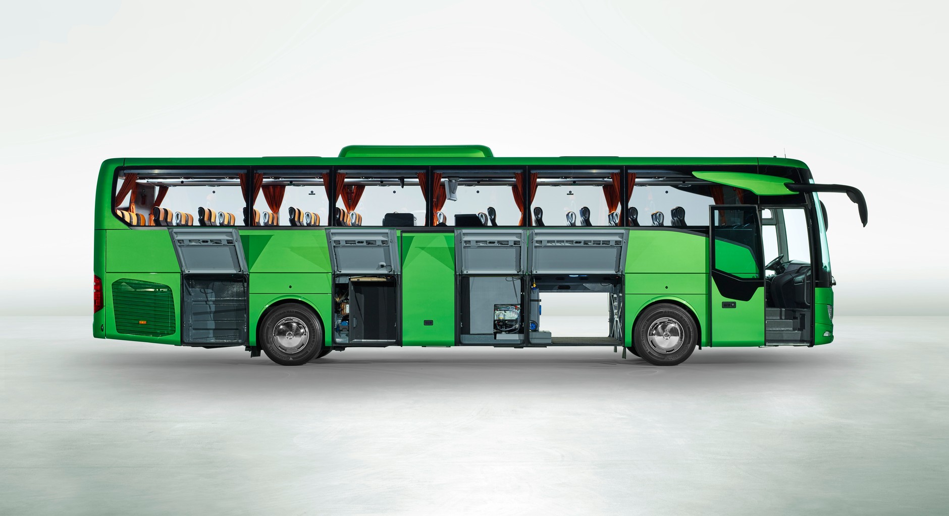 Mercedes Tourismo. Wersja o długości 12 m z 49 fotelami