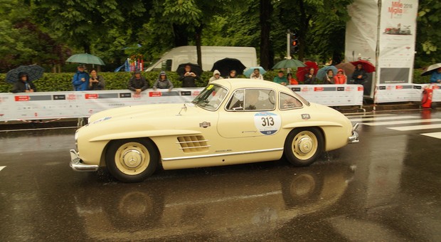 Po raz szósty wystartują w legendarnym Mille Miglia. Jedyny taki Mercedes Gullwing w Polsce, jedyna taka załoga