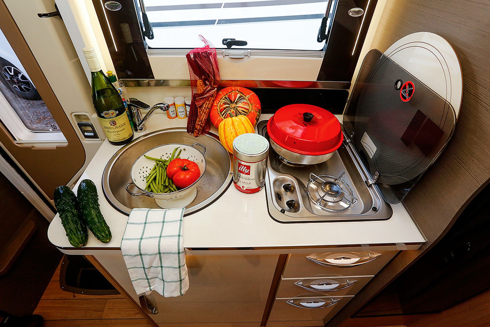 Porównanie czterech rodzajów kamperów (Forster T 599 HB)