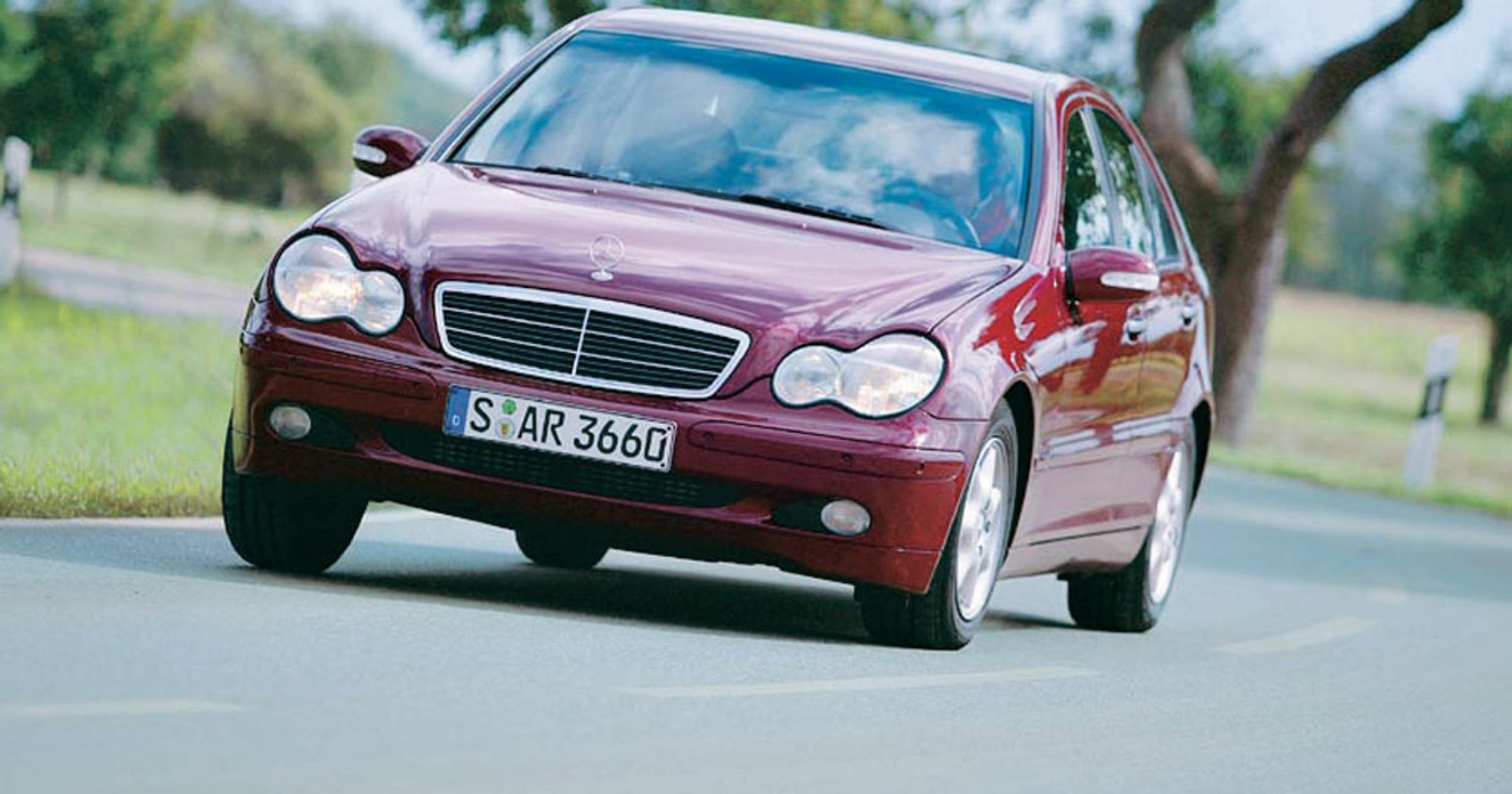 Mercedes C 200 CDI kontra BMW 320d: co wybrać, prestiż czy osiągi?