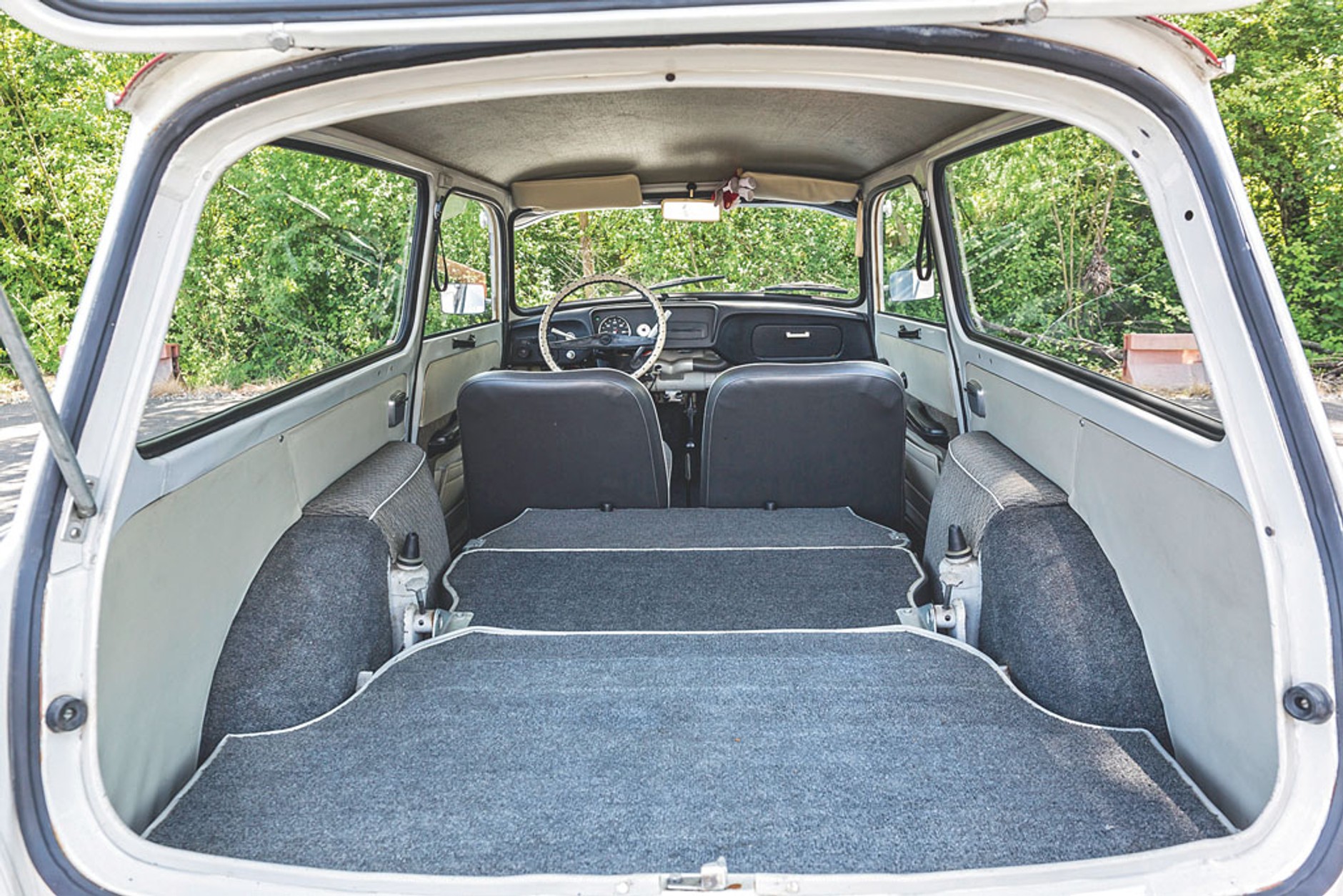 Trabant 601 Universal to wersja kombi z potężnym kufrem.