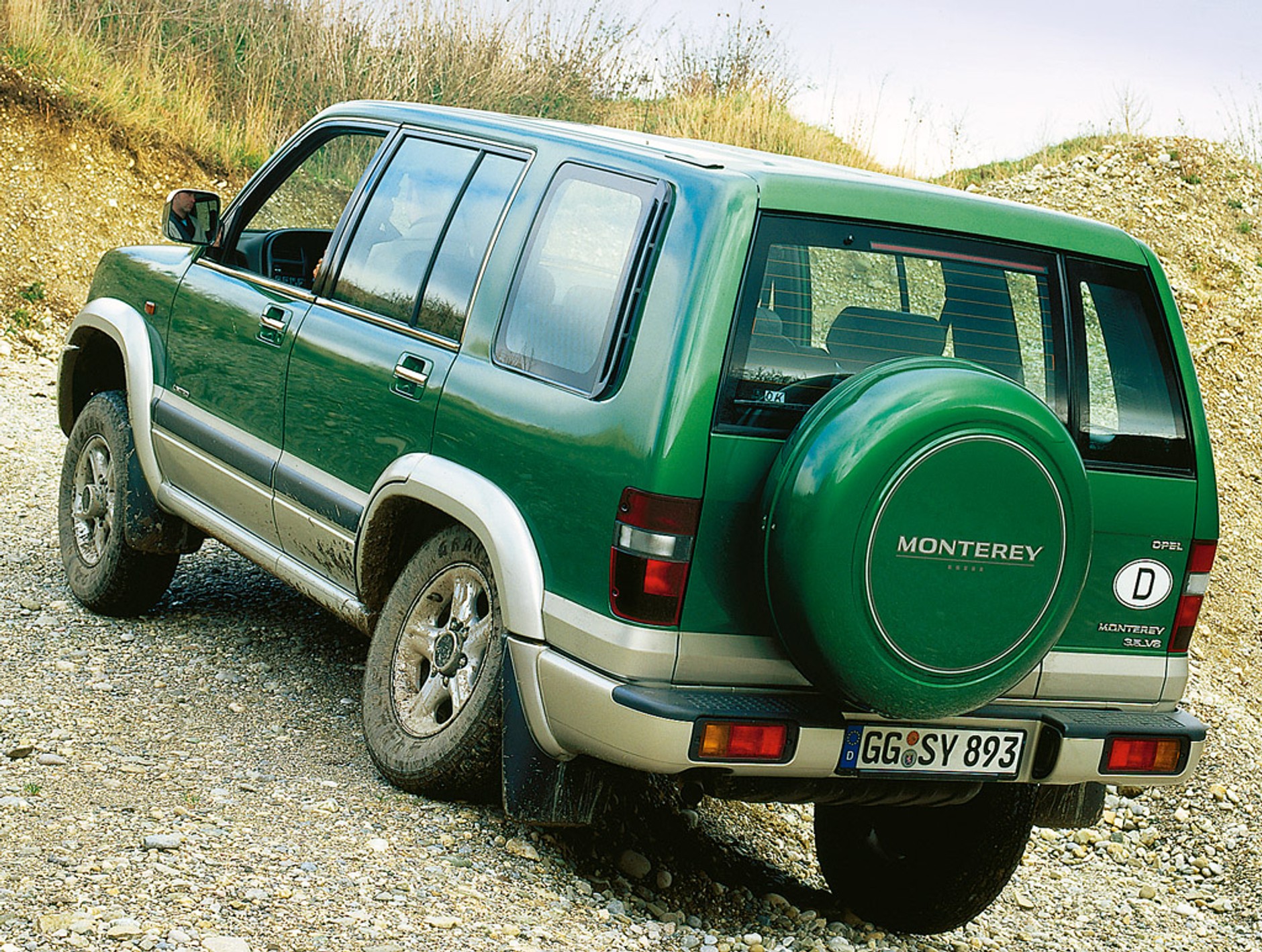 Opel Monterey: uniwersalny żołnierz