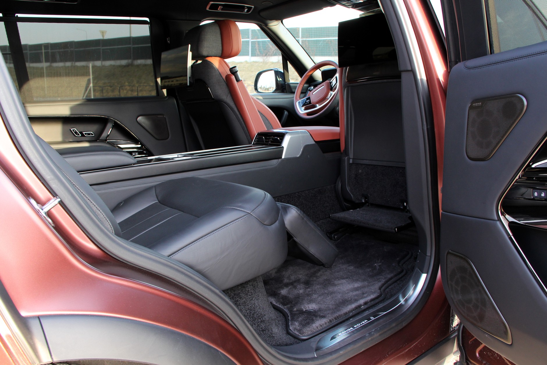 Range Rover 4.4 V8 SV LWB