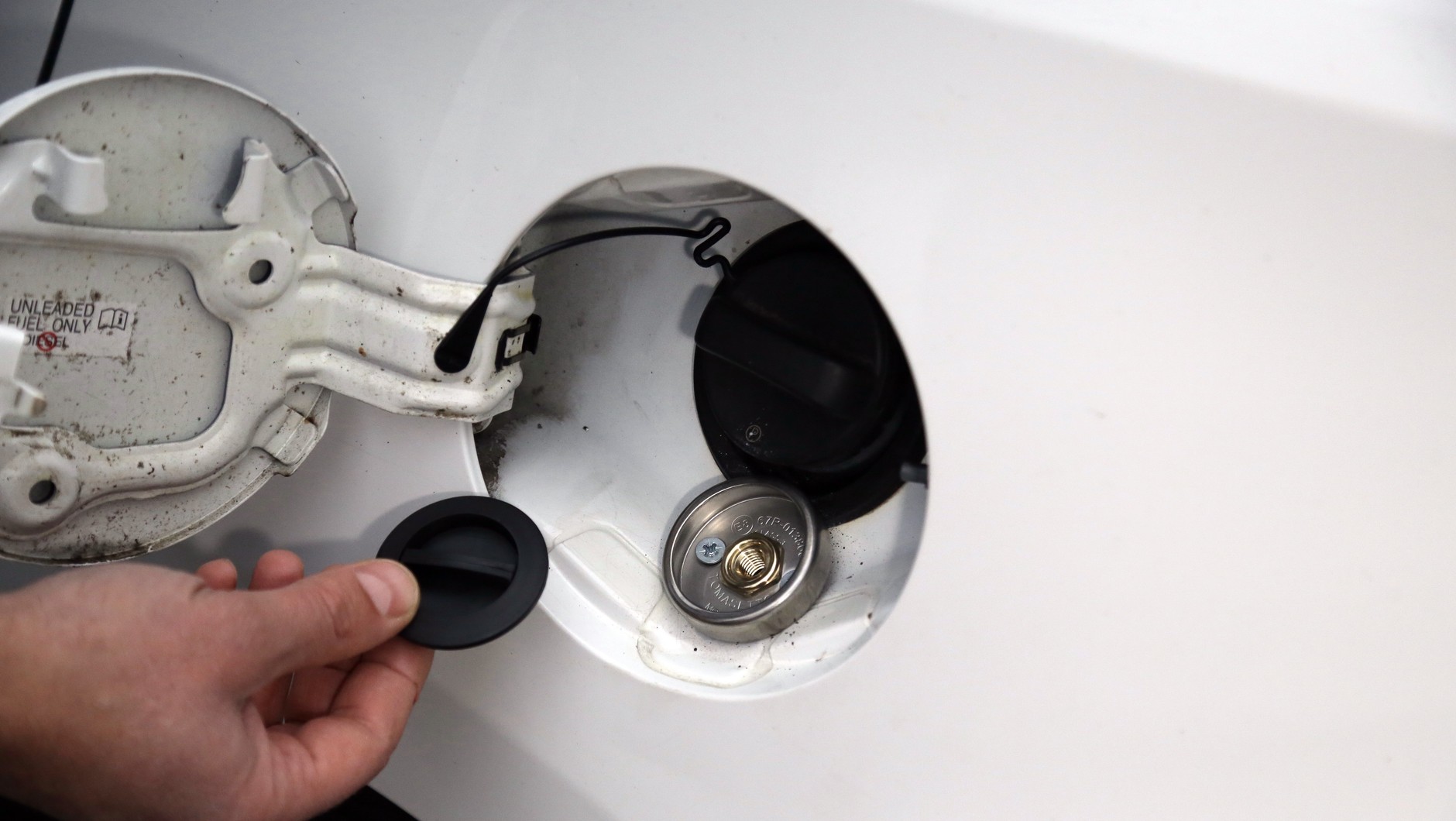 Cieszę się, że wlew gazu umieszczono pod klapką wlewu paliwa. Podczas tankowania nie trzeba stosować adaptera.