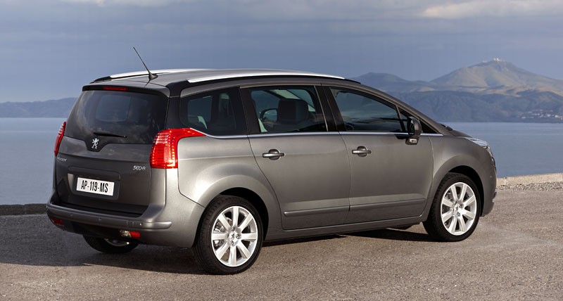Peugeot: 5008 - duży, wygodny, nowoczesny, dla 5 lub 7 osób