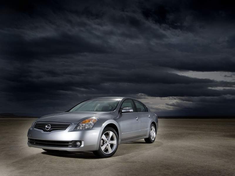 Nissan Altima Hybrid - oszczędnie