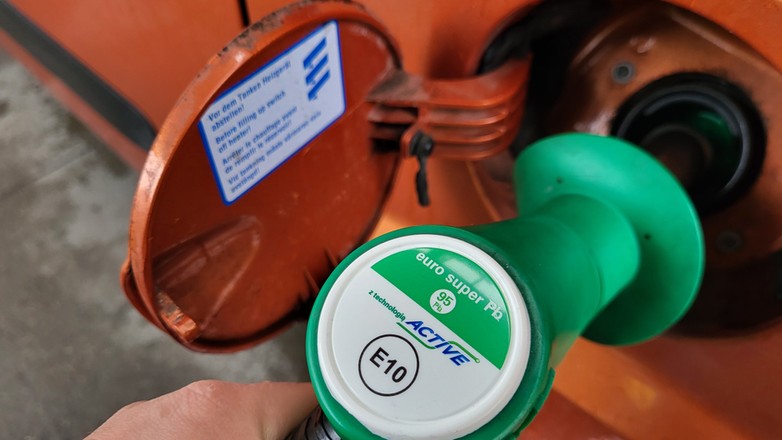 Paliwo E10 już na stacjach? Nie tak łatwo je kupić