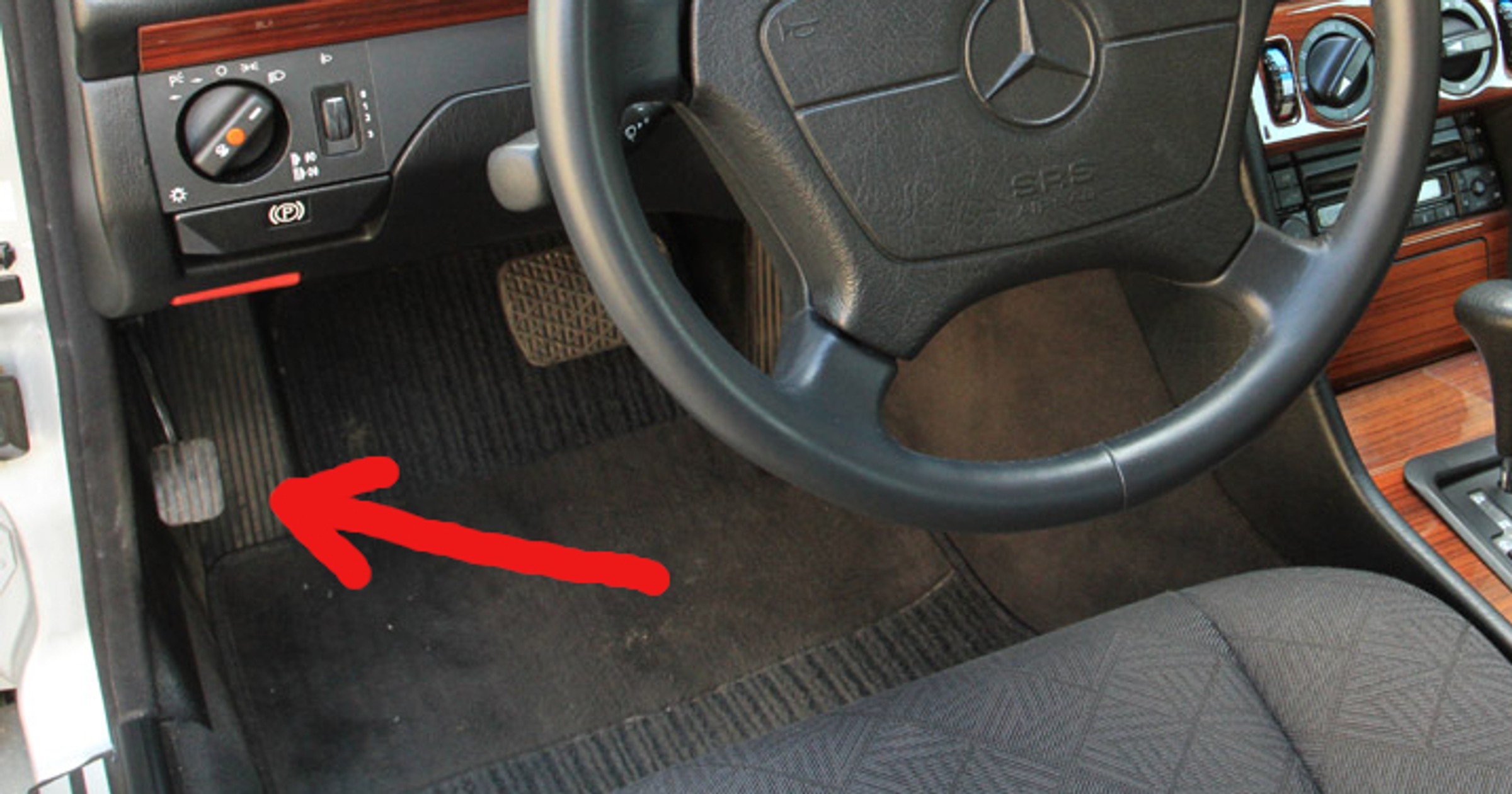 Dodatkowy pedał w Mercedesie W124