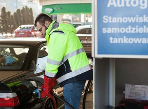 Jak jeździć taniej? Samochody z instalacjami CNG i hybrydy z LPG
