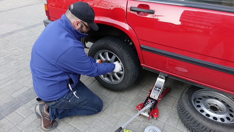 Wymiana koła - jak to zrobić?