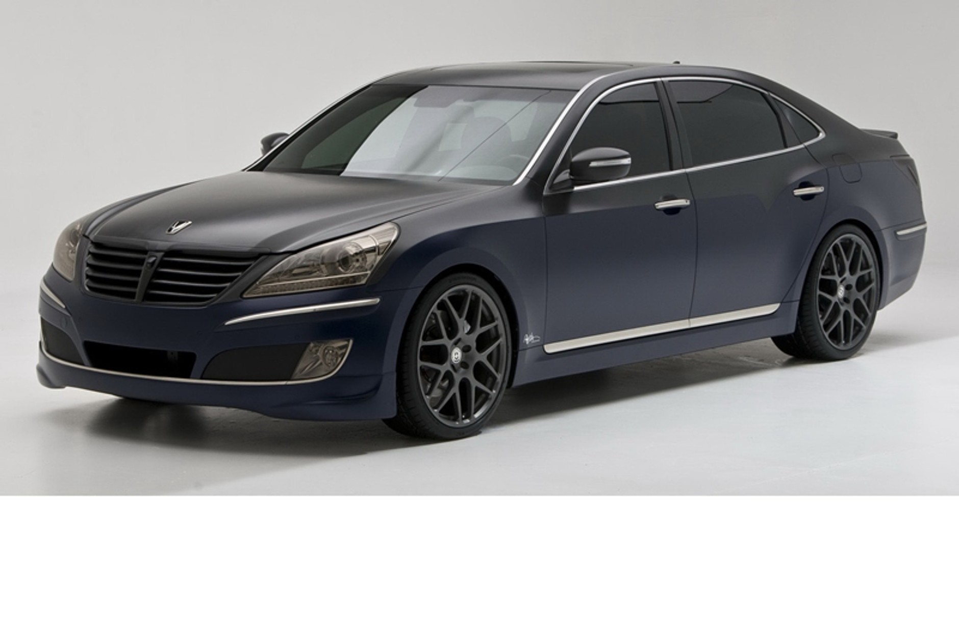 Hyundai Equus w wersji „Zjedź mi z drogi, złamasie!”