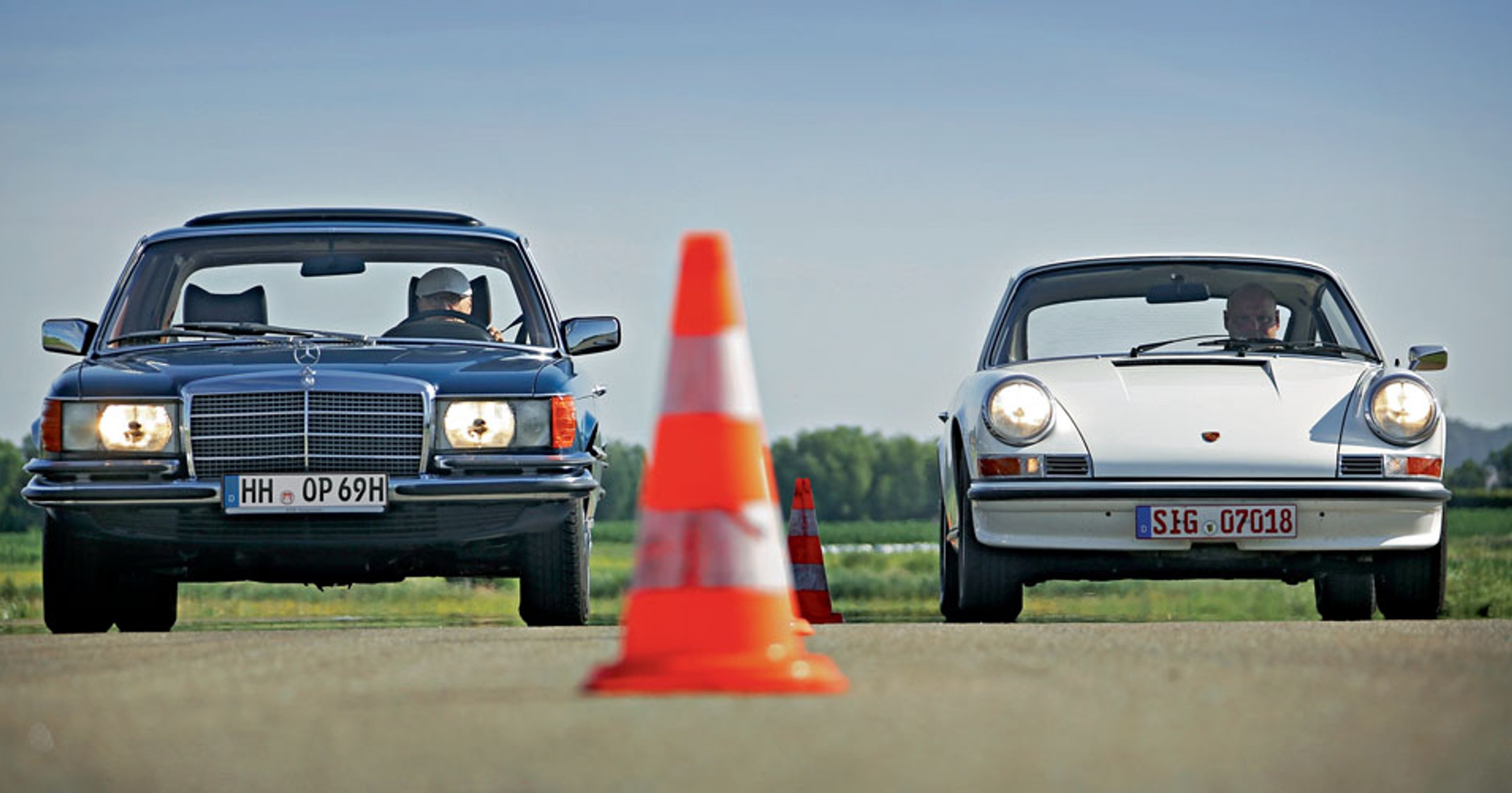 Moc przeciwko wadze lekkiej - Mercedes 350 SE kontra Porsche 911 T