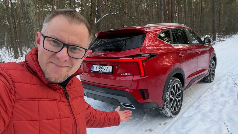 Jeździłem flagowym SUV-em marki JAC. Czy 7-osobowy JS8 Pro jest lepszy od europejskich konkurentów?
