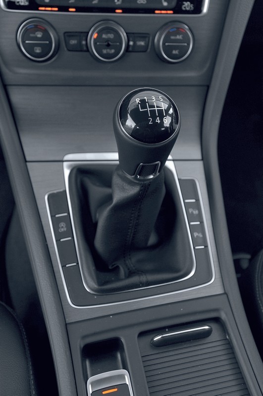 Volkswagen Golf, dźwignia biegów