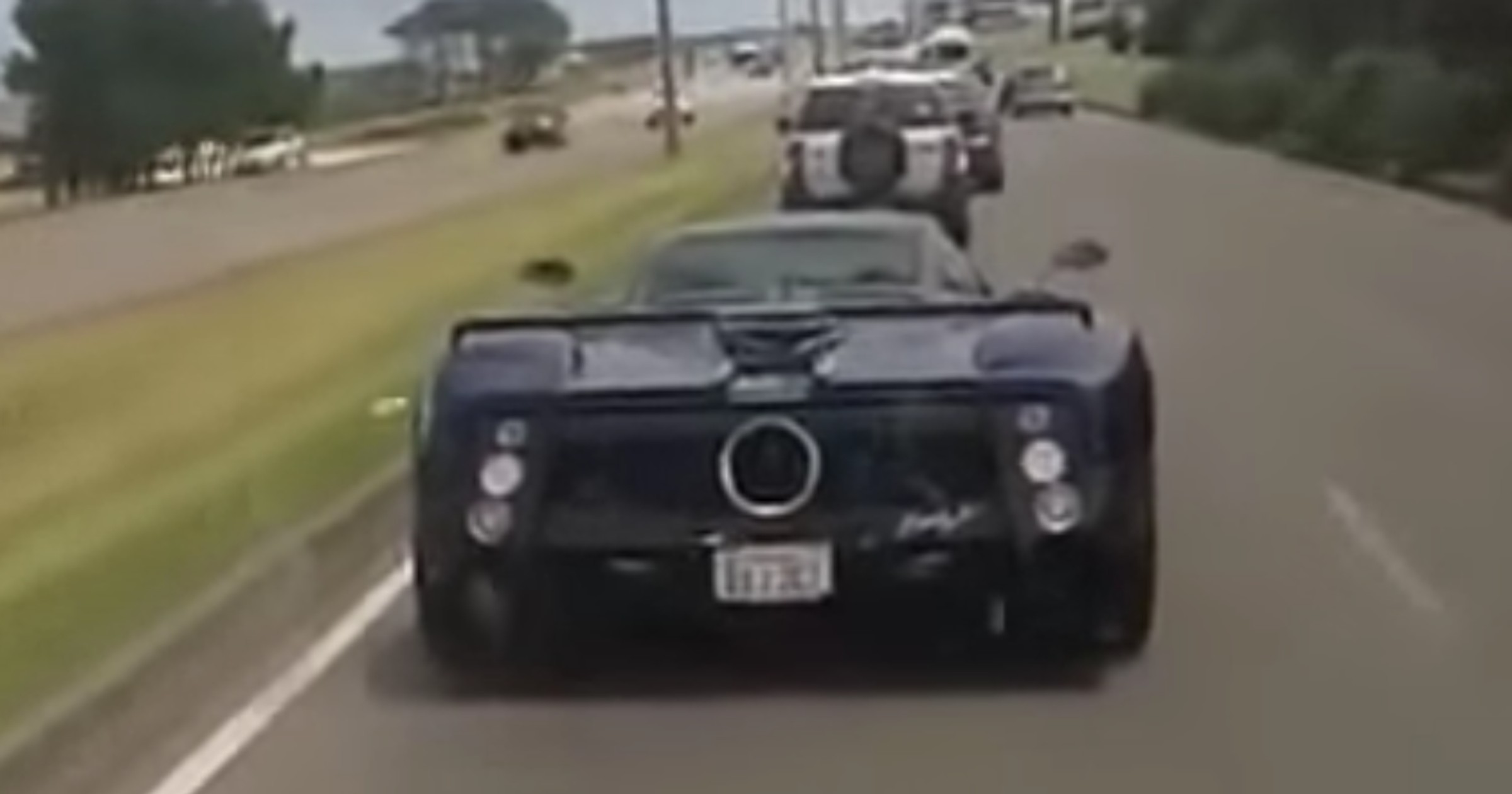 Zagapił się i.... wjechał w Pagani Zonda F