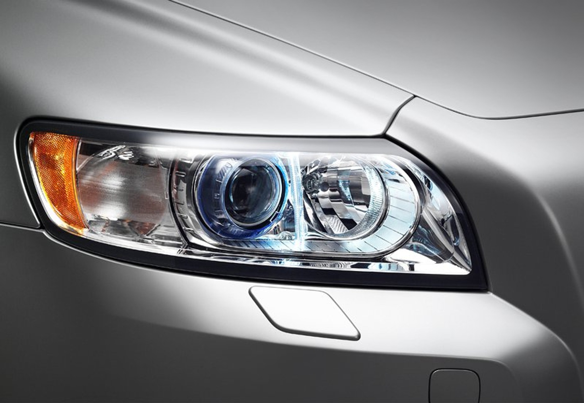 Odmłodzone Volvo S40 i V50 na starcie (WIDEO)