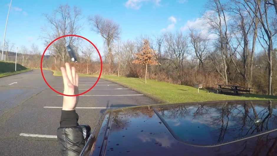Co się stanie, gdy wyrzucisz bezdotykowy kluczyk z auta w trakcie jazdy?