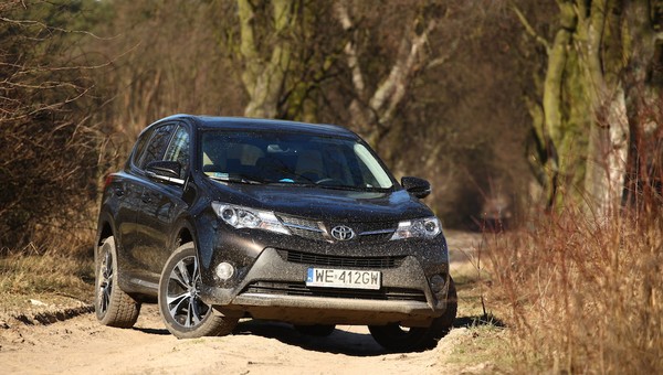Toyota wzywa do serwisu