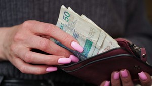 Wyjaśniamy, o co chodzi z "brakiem gotówki na stacjach" w Niemczech