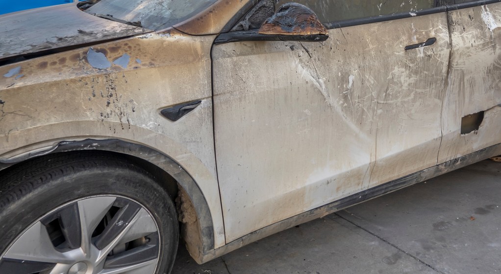 Pożar samochodu elektrycznego — zdj. ilustracyjne