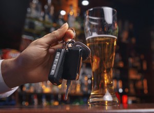 Konfiskata samochodów pijanych kierowców: państwo walczy z pijakami, ale nie walczy z pijaństwem