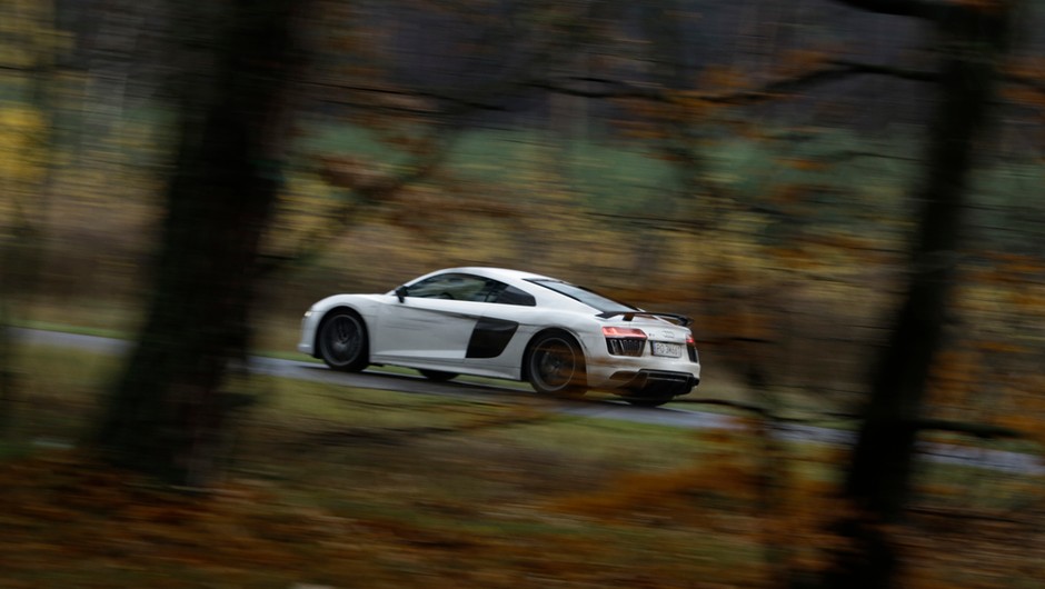 Audi R8 V10 plus