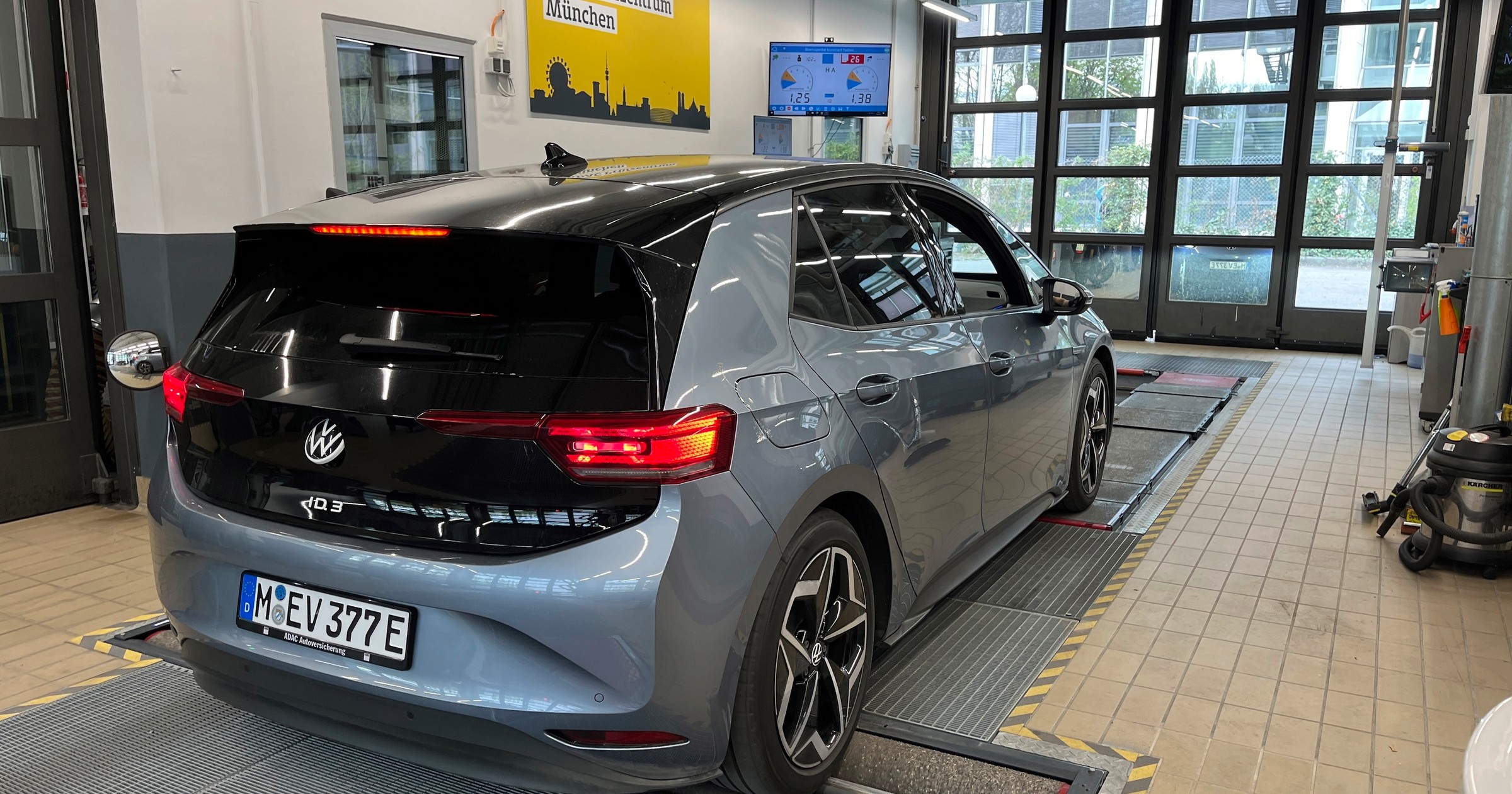 Stosując hamulce bębnowe, tacy producenci jak Volkswagen starają się zlikwidować problem awaryjnych hamulców tarczowych na tylnej osi